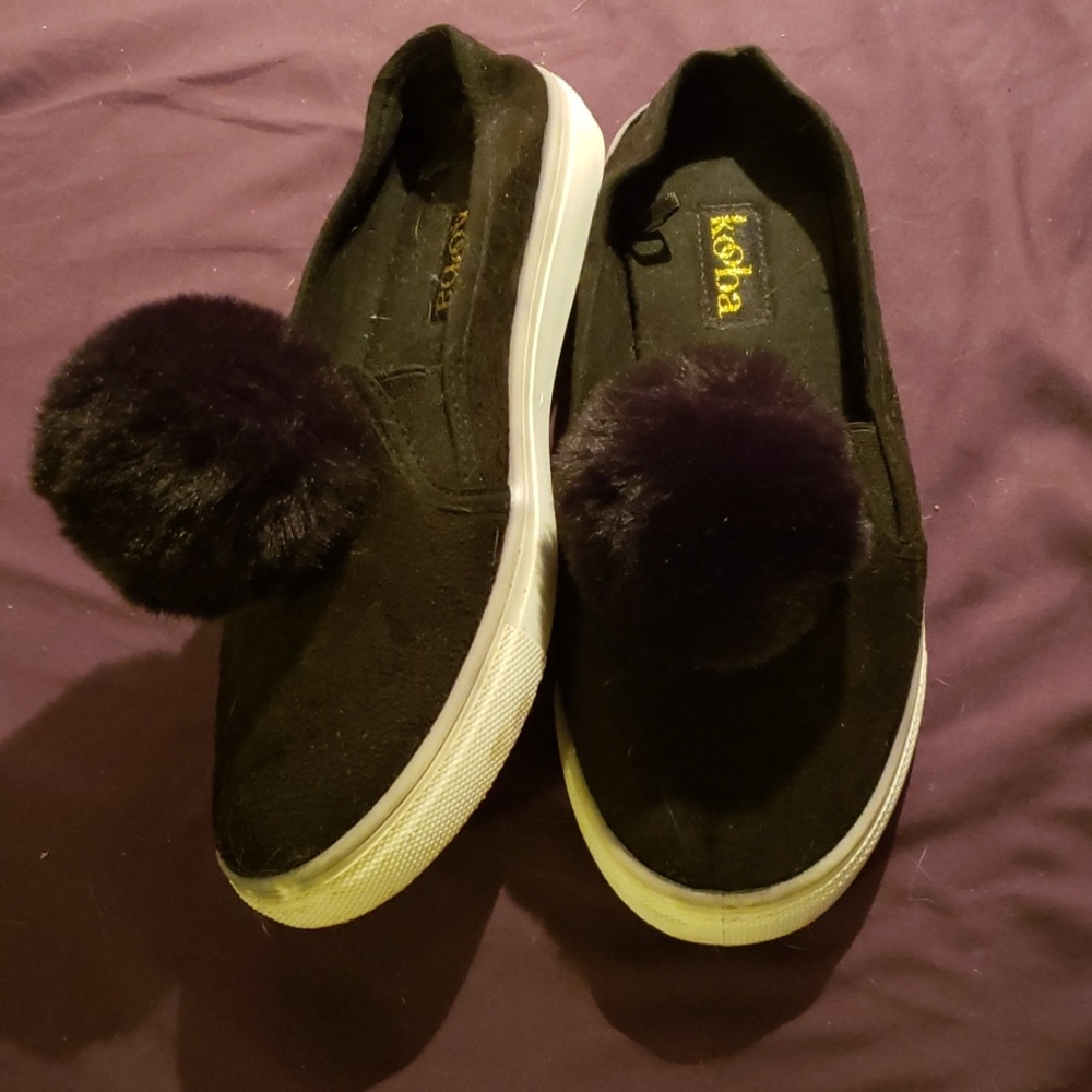 Cute Comfy Pom Pom Slip ons